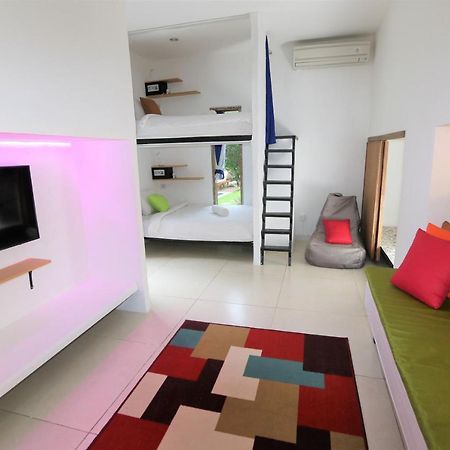 Cornerstone Bali Coworking Hostel Canggu  Exterior photo